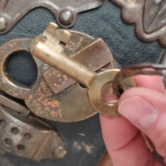 Vintage railroad padlock with key - Picture 2 of 4
